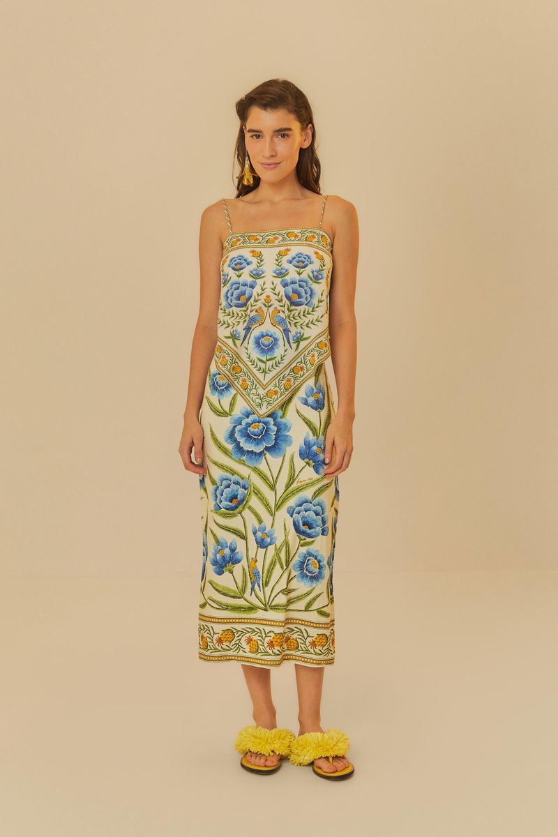 Imagen-de-una-modelo-vistiendo-la-falda-midi-Puglia-con-estampado-floral-vibrante.