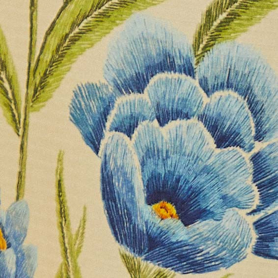 Detalle-ampliado-del-estampado-floral-de-la-falda-midi-Puglia.