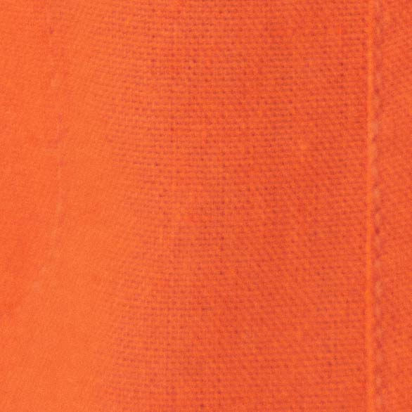 Detalle-del-tejido-del-short-naranja-mostrando-textura-y-acabados.