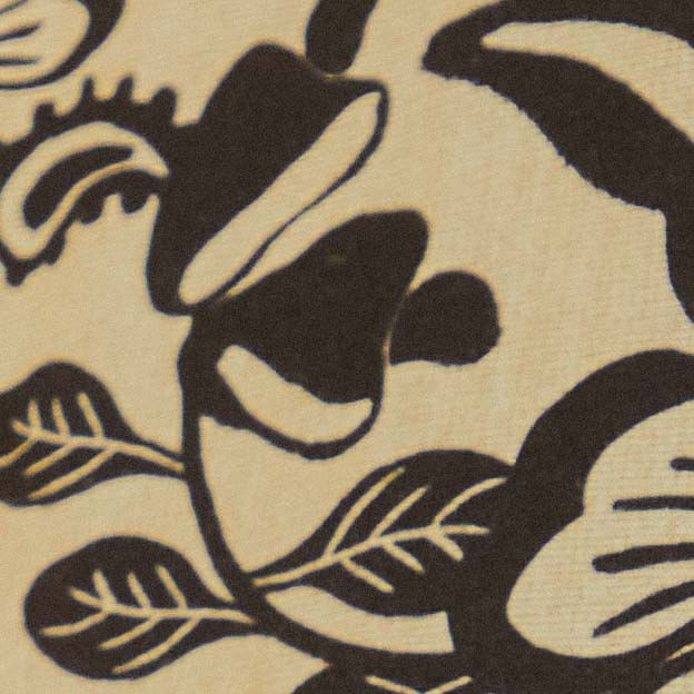 Close-up-del-estampado-floral-del-vestido.