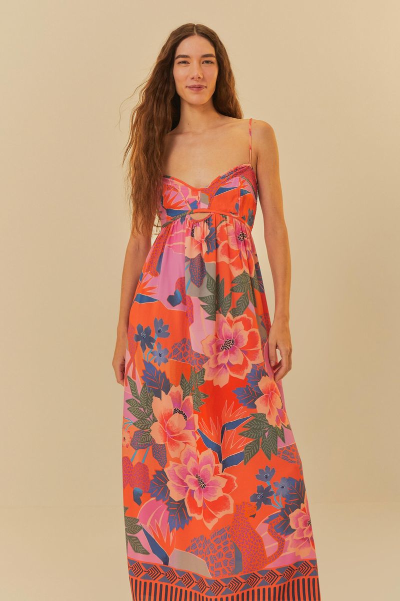 Vestido largo estampado con tiras delgadas y escote corazón, mostrado en vista frontal.
