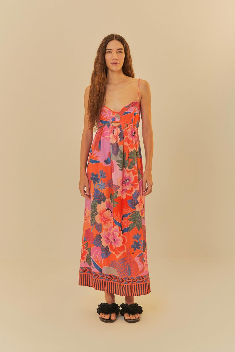 Vestido largo estampado con tiras delgadas y escote corazón, mostrado en vista frontal con detalles del borde.