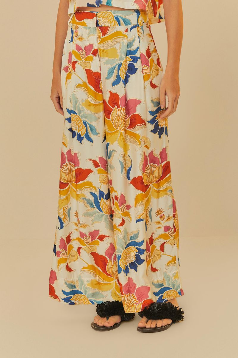 Detalle-de-la-cintura-alta-y-el-cinturon-limpio-del-pantalon-pantalona-floral-Majestoso.