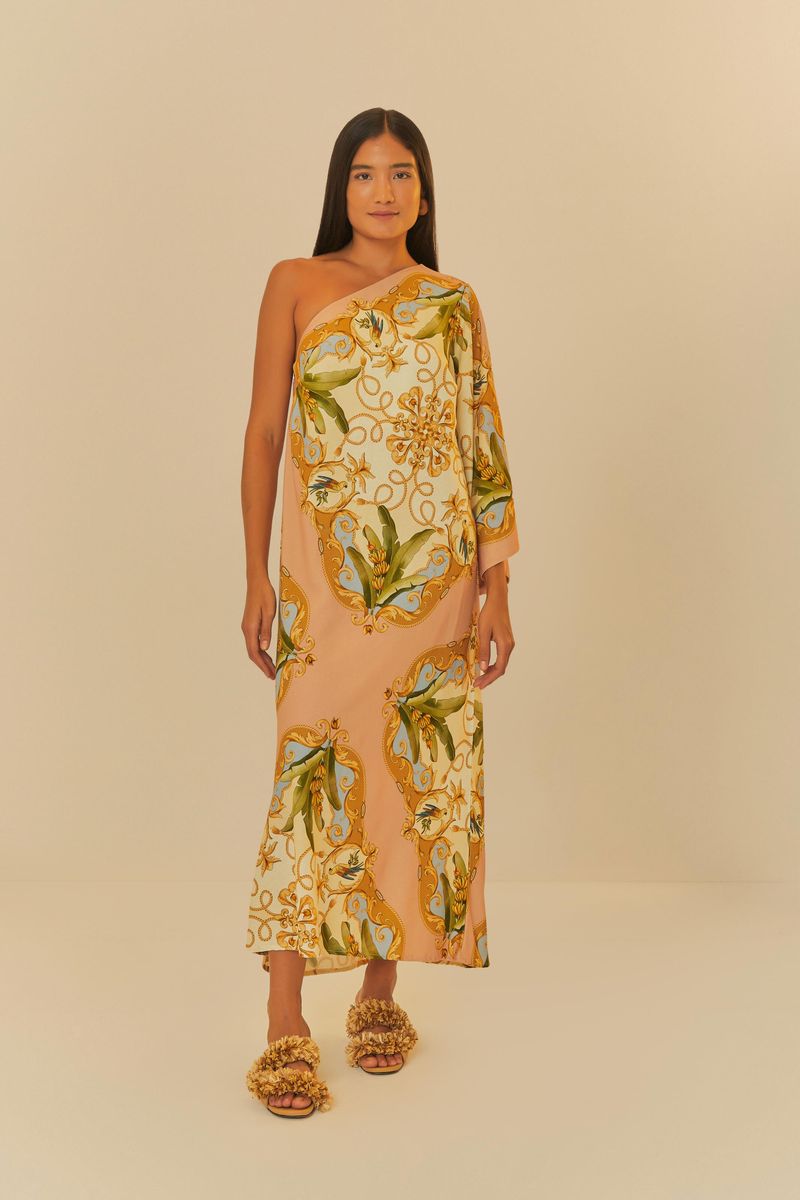 Vestido largo con estampado vibrante de bananas y elementos decorativos, con diseño asimétrico y un solo hombro.