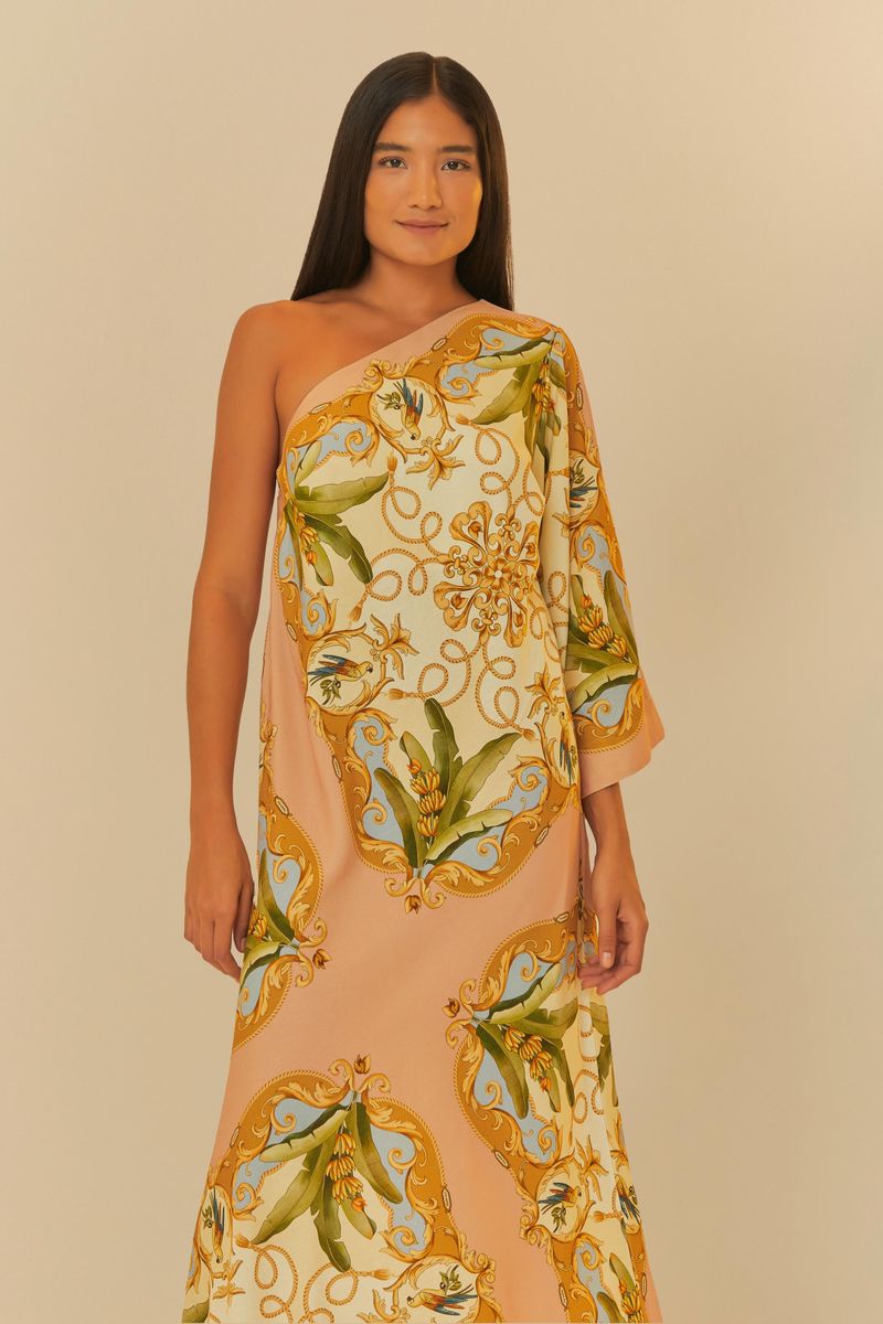 Detalle del vestido mostrando el patrón del estampado con bananas y ornamentos en colores vibrantes.