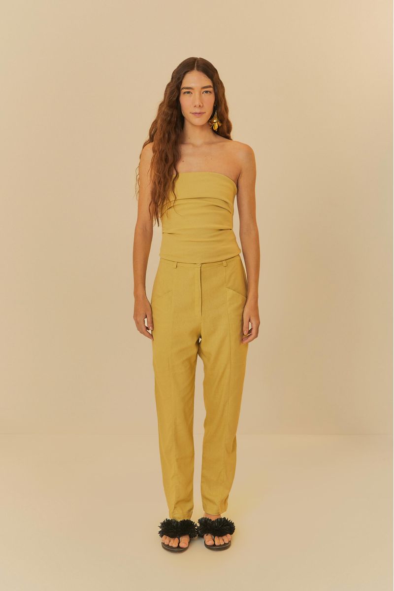 Conjunto-monocromatico-con-top-y-pantalon-amarillos.
