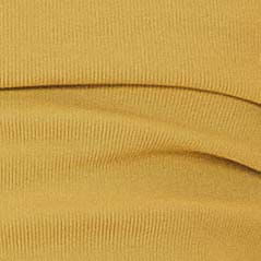 Close-up-del-escote-recto-del-top-amarillo.