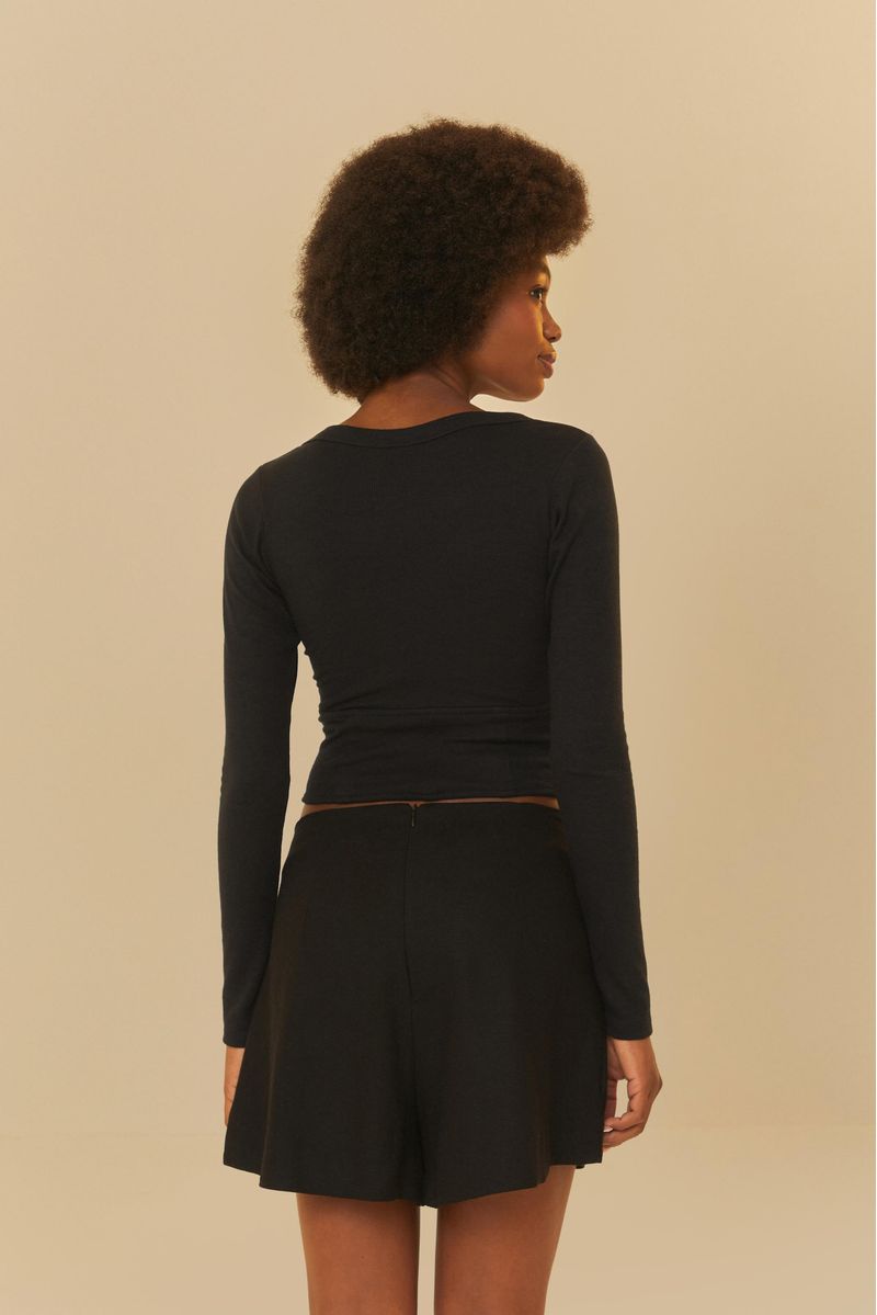 Vista-trasera-de-la-Blusa-Corse-Manga-Larga-negra-mostrando-el-ajuste-y-longitud.