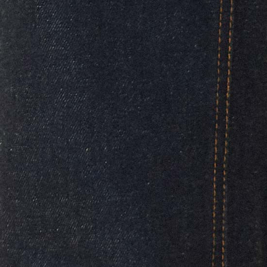 Detalle-de-la-tela-denim-azul-intenso-del-pantalon-jeans-flare.