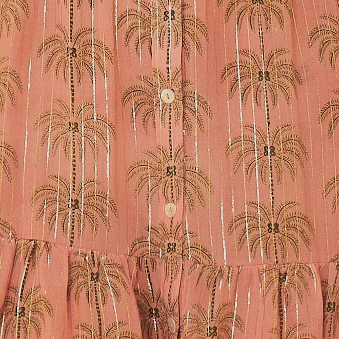 Vestido-estampado-con-palmeras-sobre-fondo-rosa-con-mangas-abullonadas-y-escote-en-V.