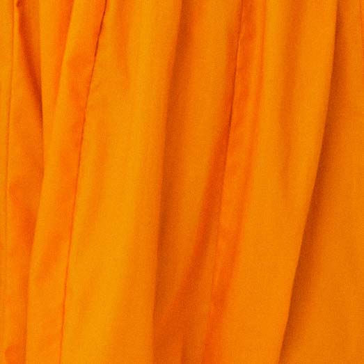 Primer-plano-del-tejido-naranja-del-vestido-mangas-lastex.