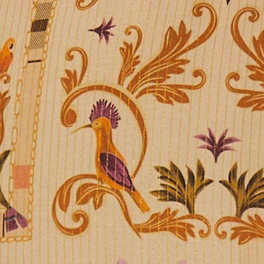 Detalle-del-estampado-del-vestido-mostrando-elementos-florales-y-geometricos-en-colores-vibrantes.