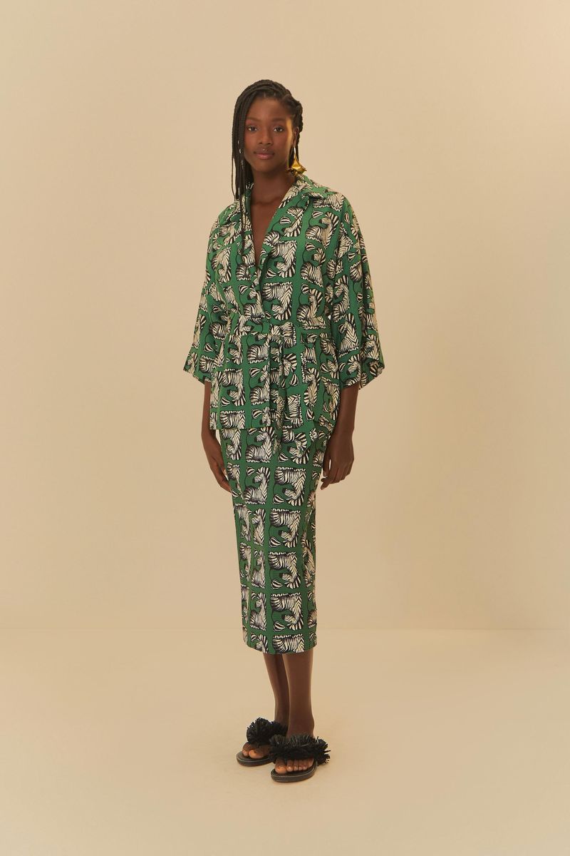 Vista completa del Kimono Zebrina con estampado de cebras, destacando su diseño amplio y ligero.
