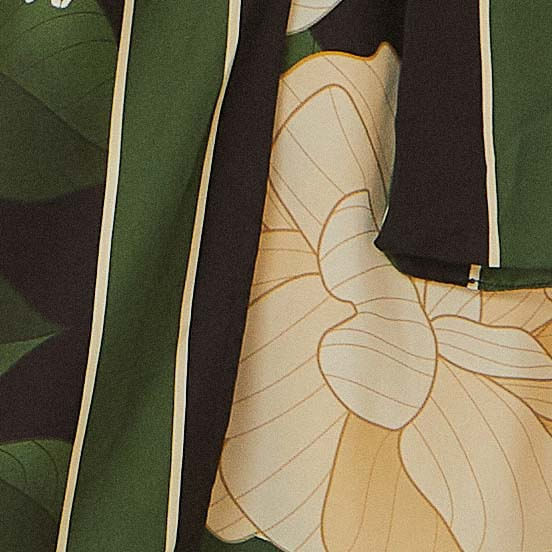 Imagen-de-detalle-del-estampado-floral-en-tonos-de-verde-y-beige-de-la-falda-Falda-Pareo-Lenco-Priscila.