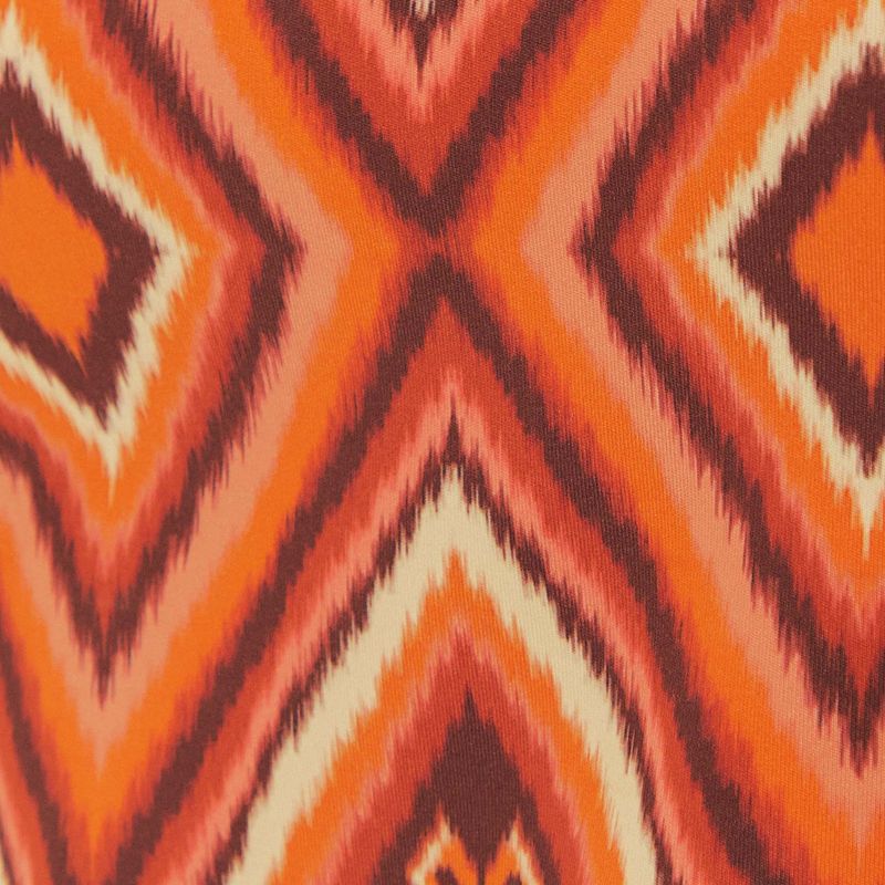 Primer plano del patrón Ikat del Cropped Adidas Adam Rib Ikat Marrón.