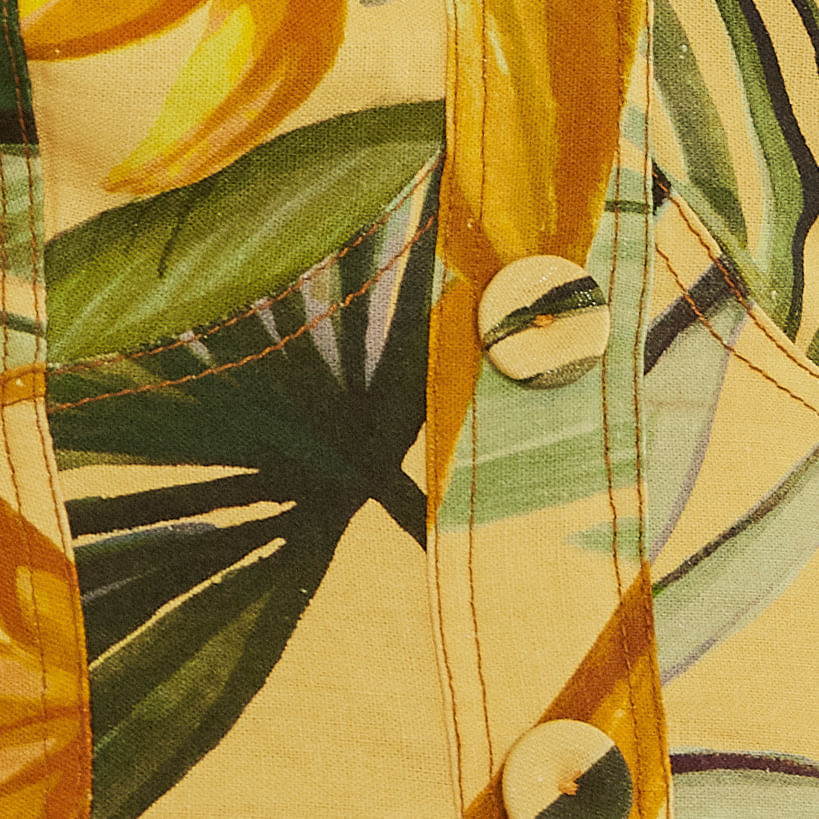 Vista-frontal-del-Top-Bananarte-con-estampado-tropical-vibrante.