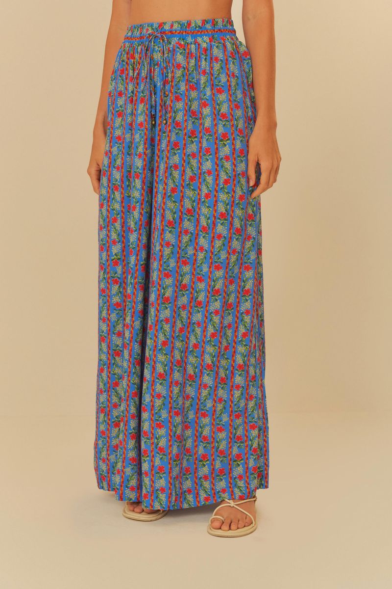 Imagen-de-una-modelo-usando-pantalon-palazzo-con-estampado-vista-lateral.
