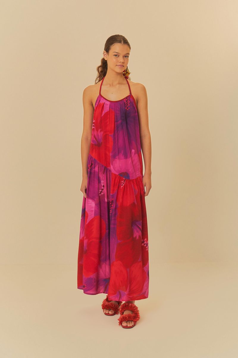 Vestido cropped estampado visto desde el frente, mostrando su diseño fluido y longitud larga.