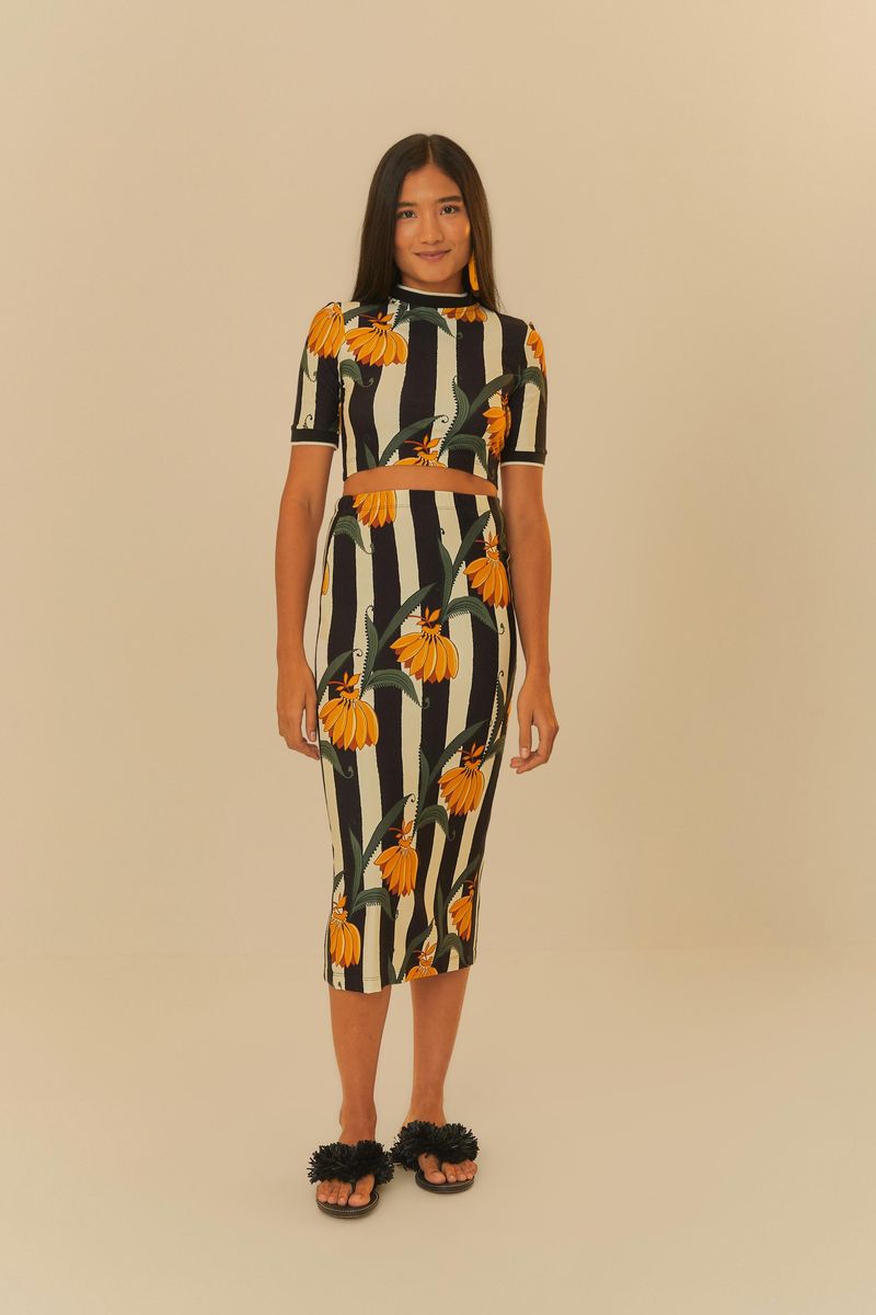Blusa estampada con rayas y bananas, vista completa.