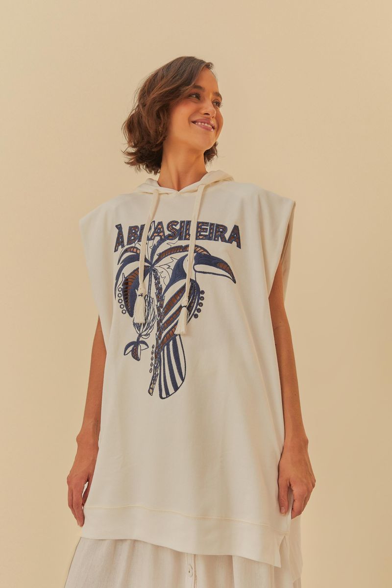 Vestido-Cropped-Chaleco-a-Brasileira-con-detalle-bordado-en-el-frente-capucha-y-tirantes-ajustables.