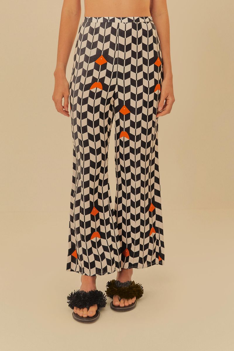 Imagen-de-un-pantalon-largo-estampado-con-patron-geometrico-en-negro-y-beige-visto-de-frente-sin-la-parte-superior.
