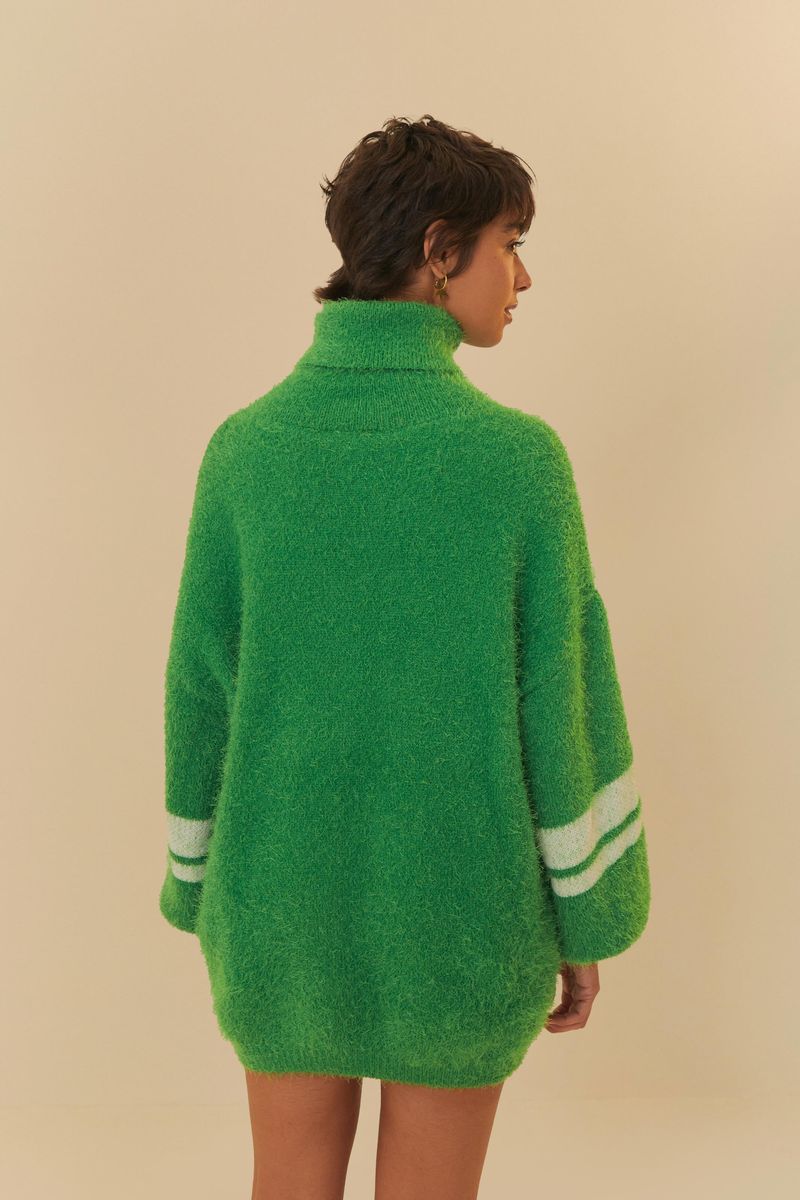Cardigan verde con detalles geométricos en blanco, visto desde atrás.