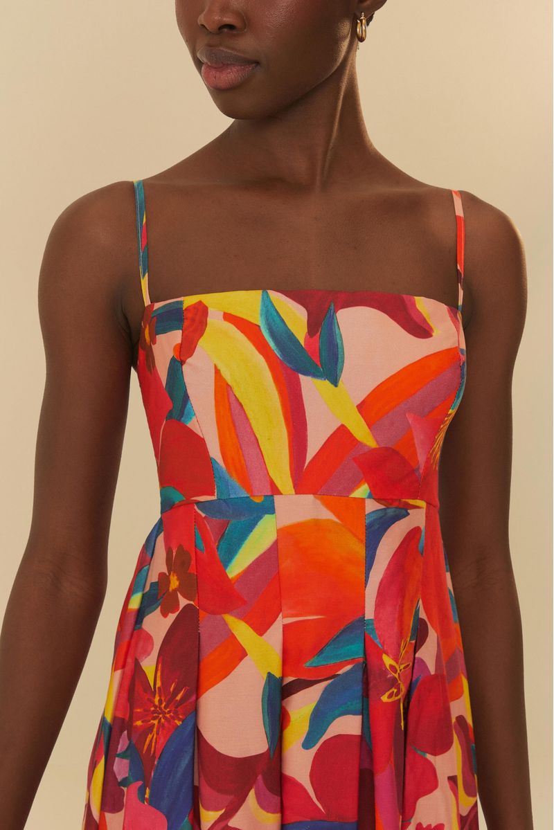 Close-del-escote-cuadrado-y-tirantes-delgados-del-Vestido-Floral-Erika.