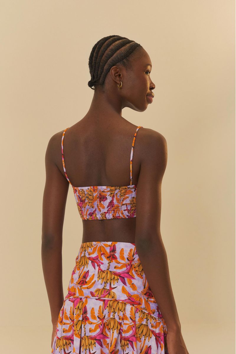 Vista-trasera-del-top-con-estampado-tropical.