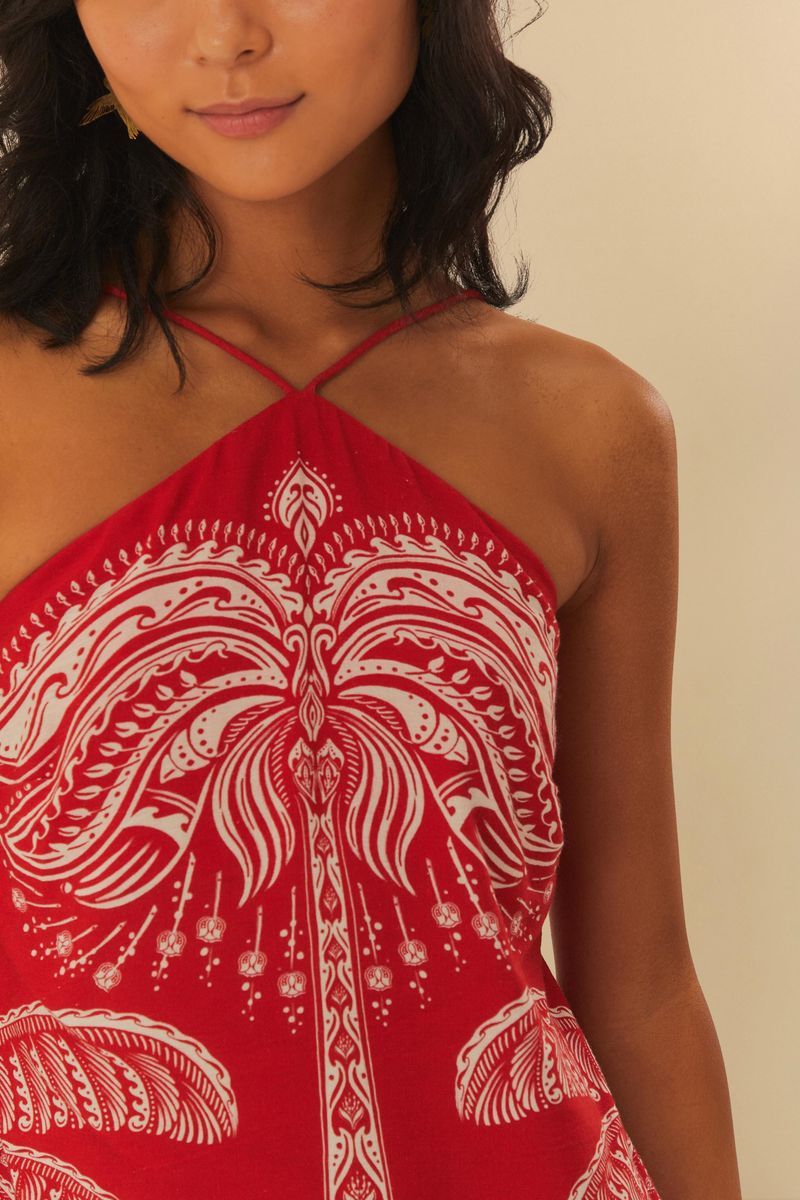 Detalle del escote halter del vestido corto estampado con palmeras.