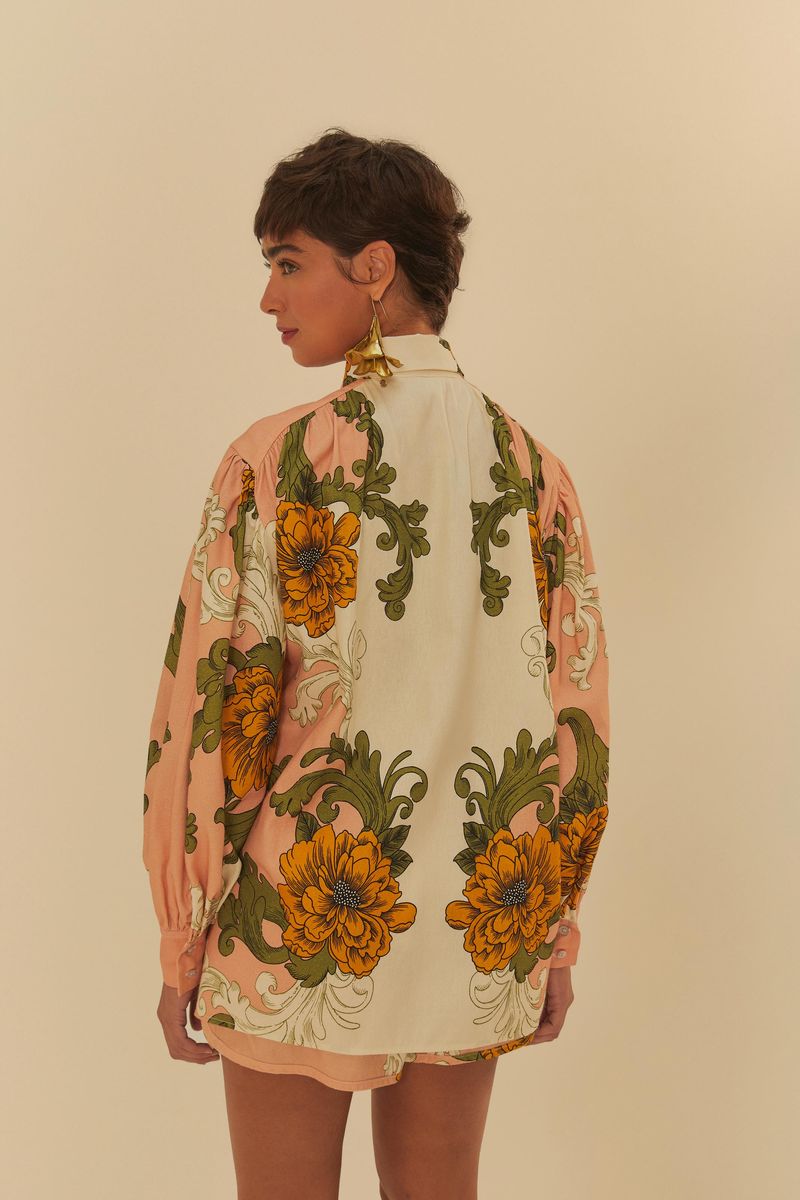 Vista-posterior-de-la-Camisa-Flor-Real-mostrando-la-continuidad-del-diseño-floral.
