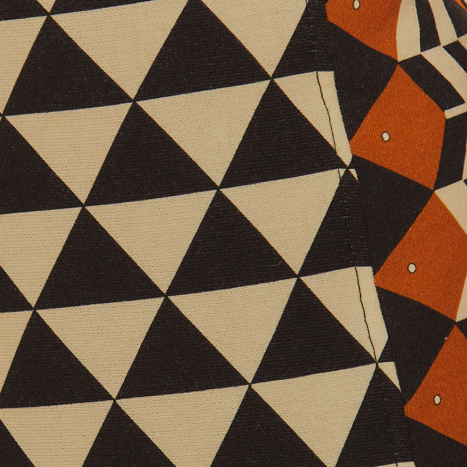 333180_48977_10-SHORT-MOLETOM-ESTAMPADO-TAMBAQUI-GRAFICO
