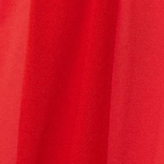 Vista-lateral-del-vestido-corto-rojo-mostrando-el-movimiento-del-tejido.