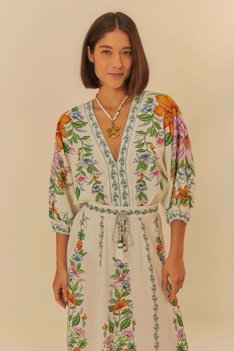 Body floral con escote en V y mangas tres cuartos visto de frente