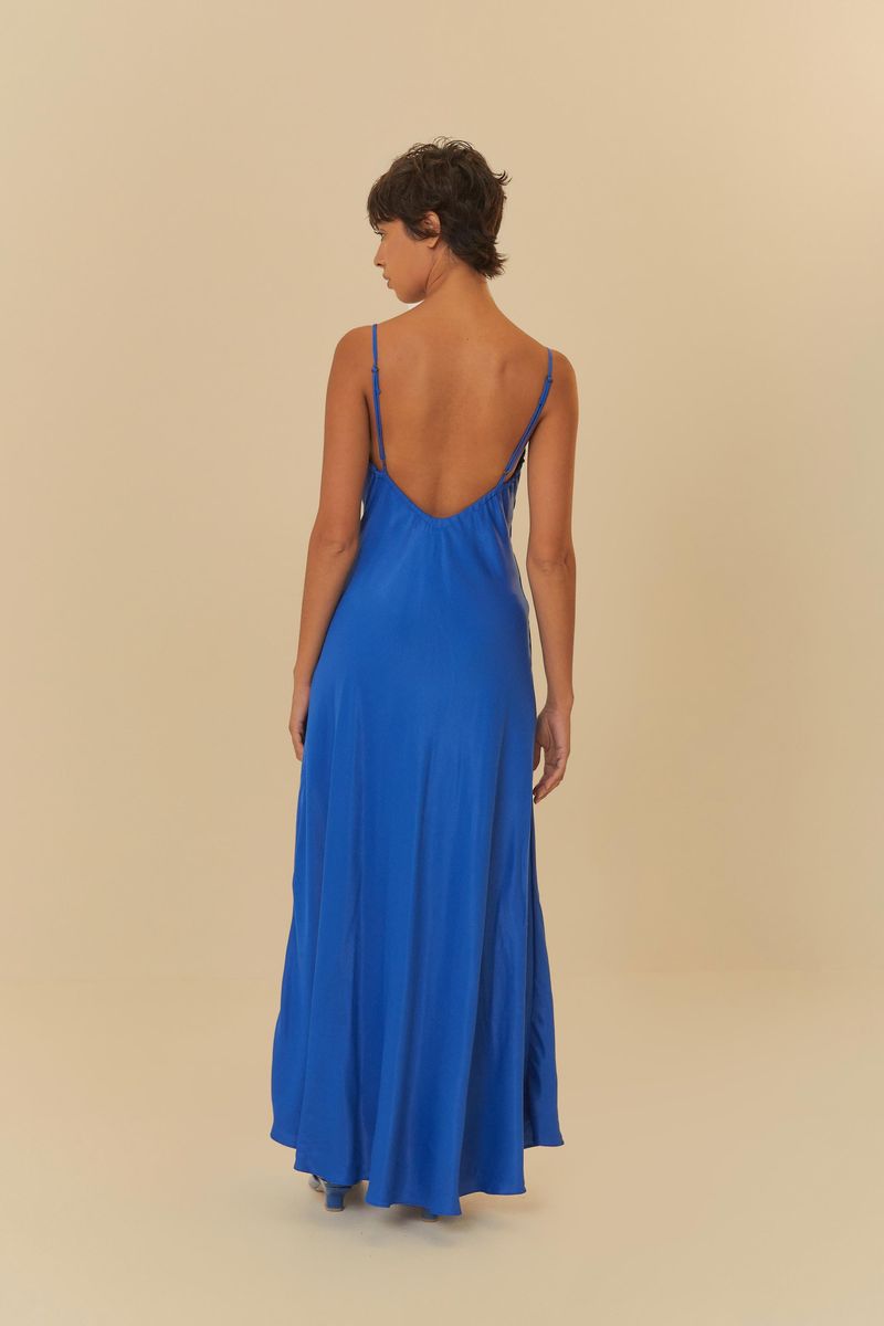 Vista-trasera-del-vestido-azul-mostrando-el-diseño-de-la-parte-posterior.