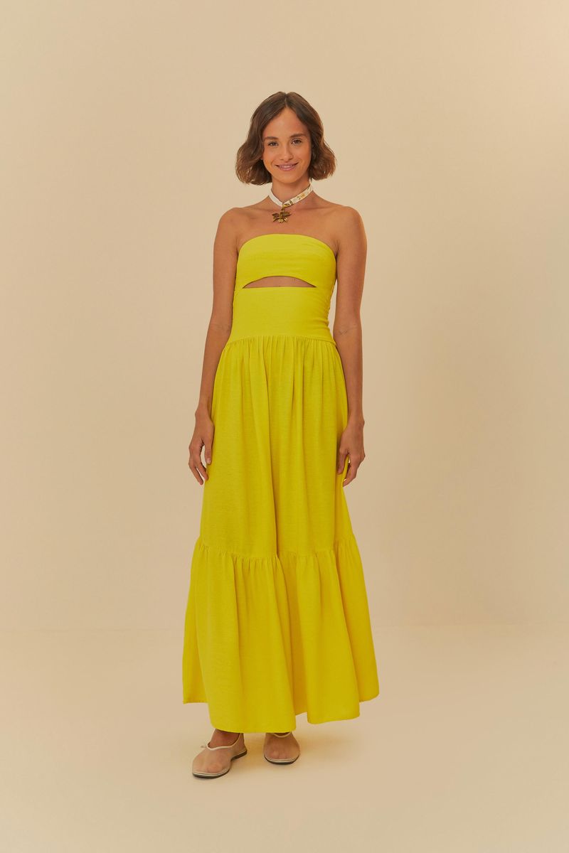 Vestido-sin-tirantes-amarillo-con-corte-frontal-mostrado-en-vista-lateral.