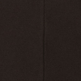 Imagen-de-un-vestido-negro-recto-con-escote-profundo-visto-en-perspectiva-lateral.