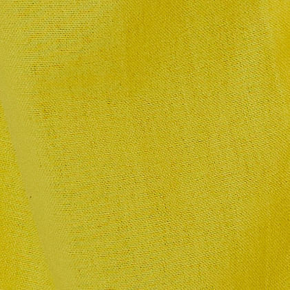 Acercamiento-al-tejido-amarillo-del-pantalon-recto.