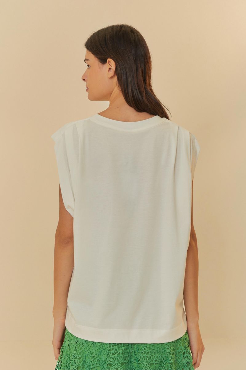 Blusa-Musculosa-Pregas-Farm-Rio-vista-desde-atras-mostrando-el-diseño-sin-mangas.