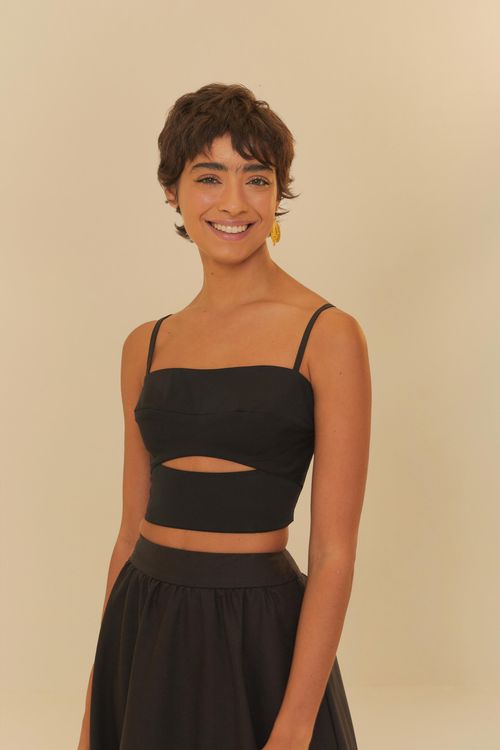 Blusa Cropped Con Recortes