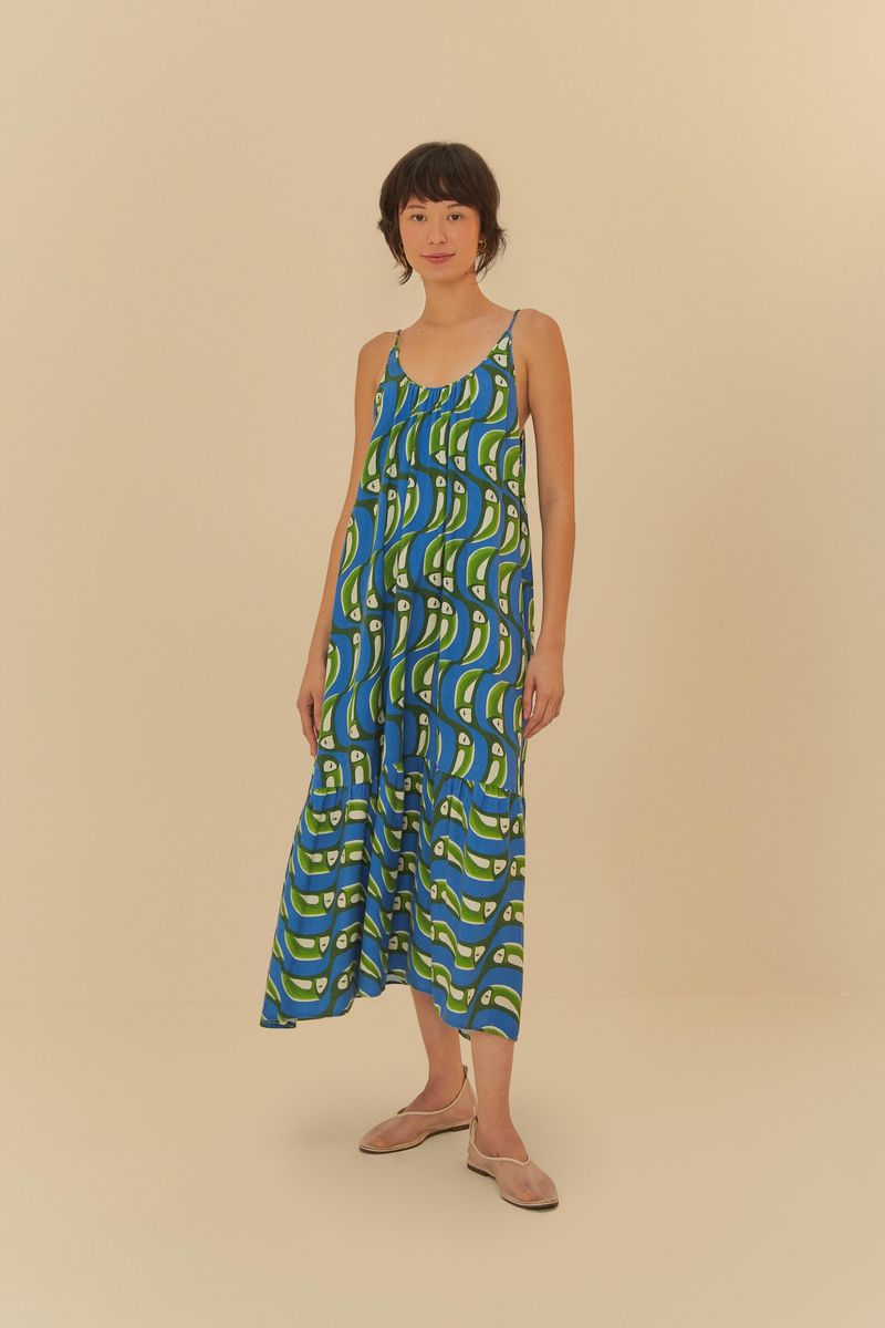 Vestido estampado con tiras finas y escote en V, mostrado de lado.