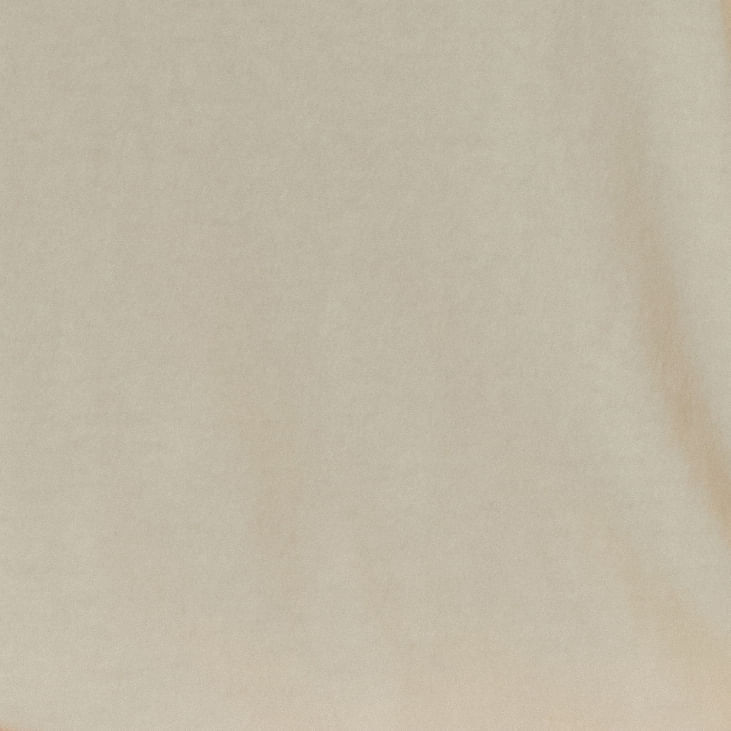 Detalle-del-dobladillo-doblado-del-short-de-sarga-naranja-neon.