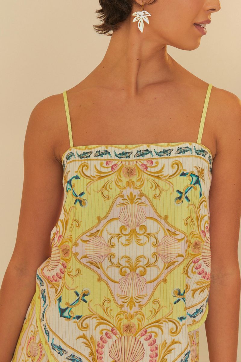 Detalle del escote y estampado de la musculosa Lenco La Sirena.