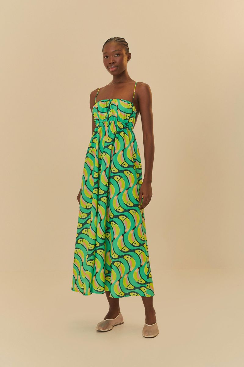 Vestido estampado con tirantes finos ajustables y escote recto, mostrado de lado.