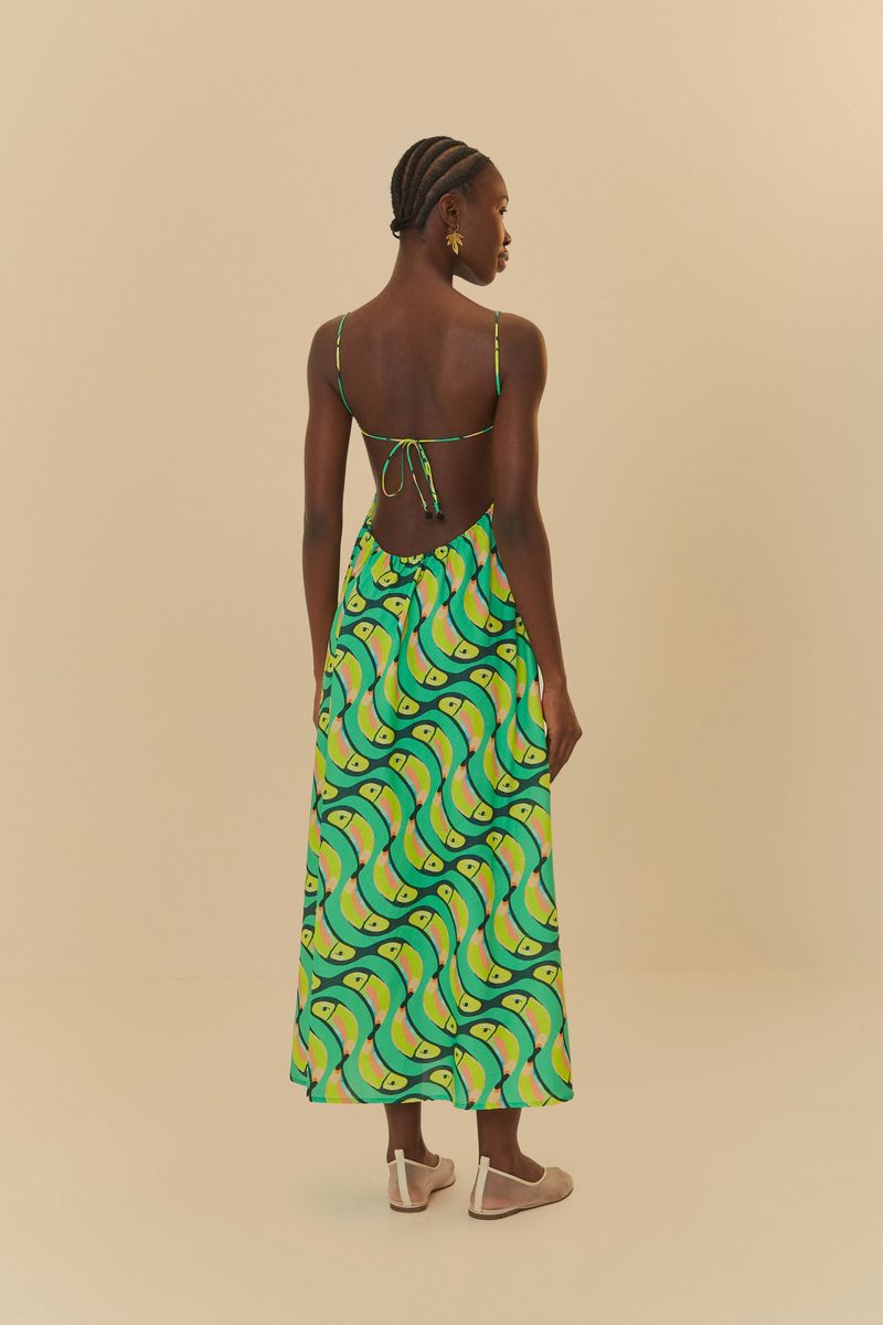 Vestido estampado con tirantes finos ajustables y escote recto, mostrado de espaldas.