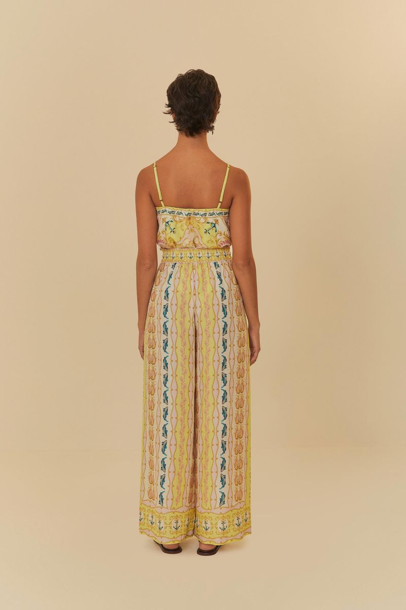Vista-trasera-del-conjunto-de-pantalon-palazzo-y-top-estampado.