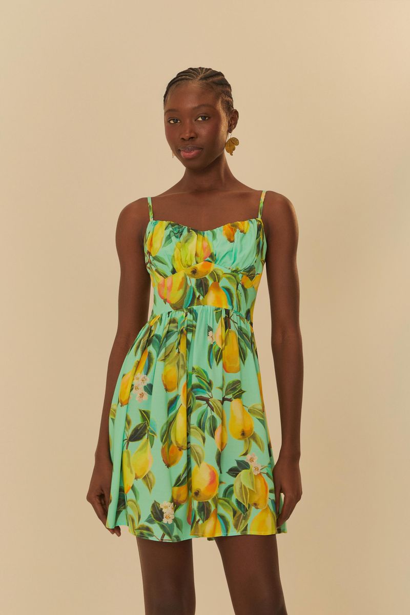 Blusa Pera Chic con estampado botánico de peras, vista frontal.