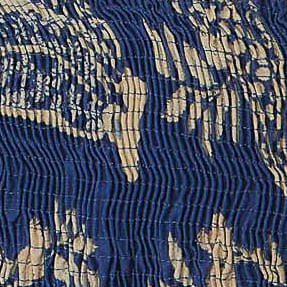 Detalle-del-estampado-de-bananos-y-encaje-en-la-blusa.