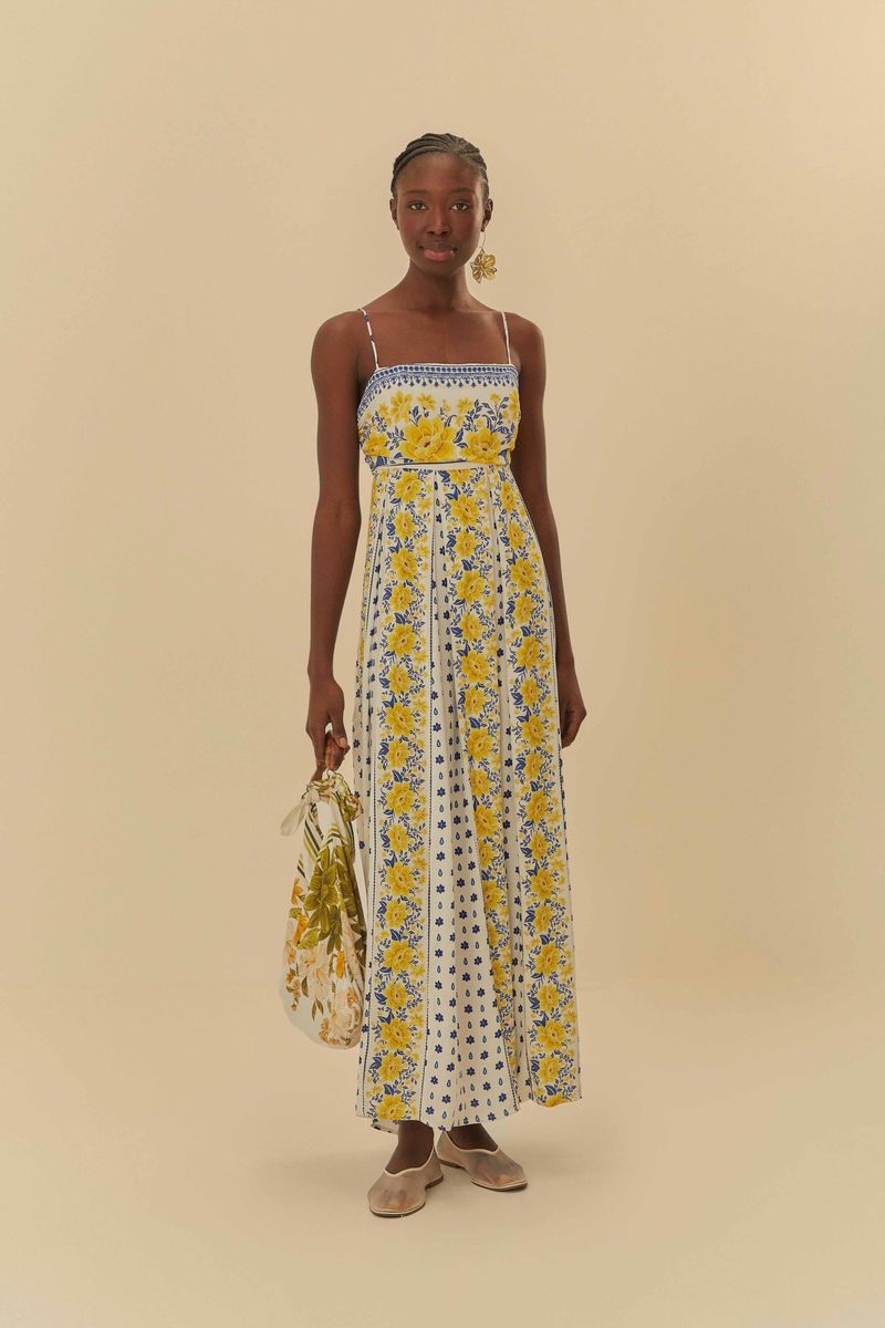 Vestido largo estampado con diseño floral amarillo y azul, tirantes finos ajustables y escote recto, vista trasera.