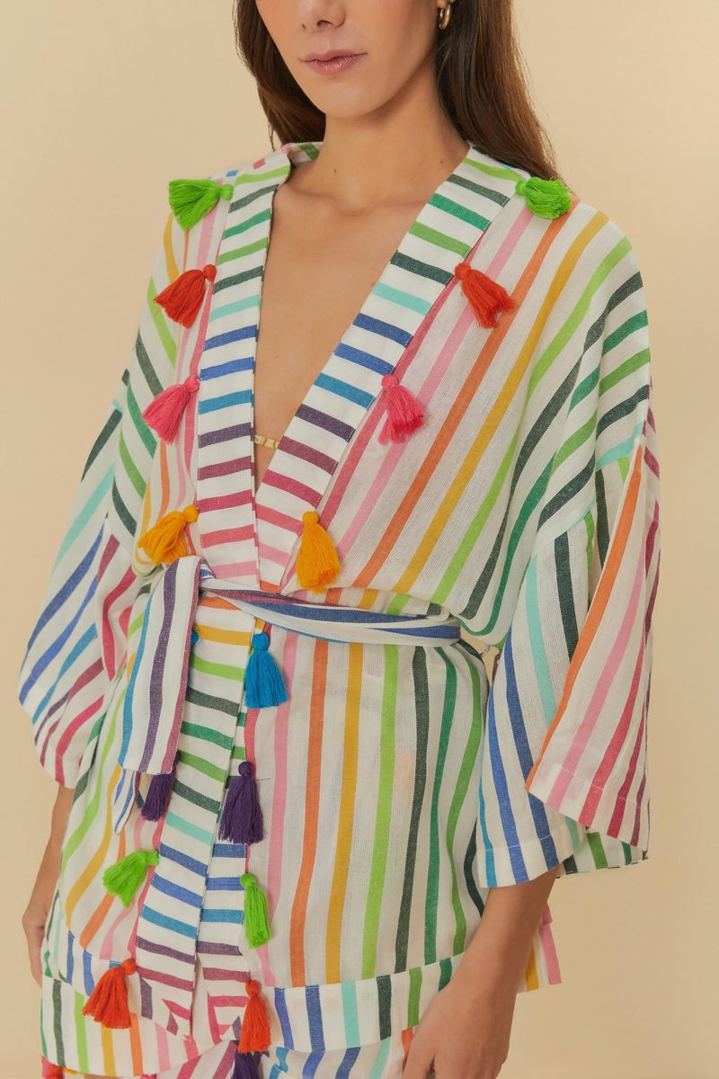 Detalle del tejido listado multicolorido del kimono.