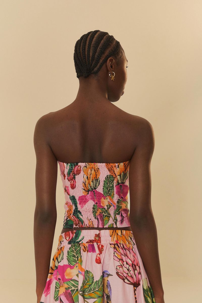 Vista-trasera-del-top-estampado-tropical-con-detalle-elastico.